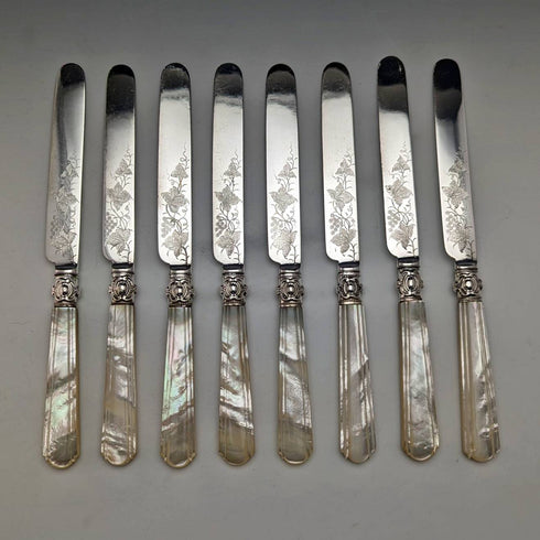 1870 年左右英國古董白色珍珠貝柄甜品餐具 8 對套裝木盒裝